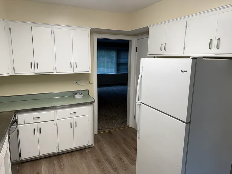 1029 E Liberty Dr — Photo 5