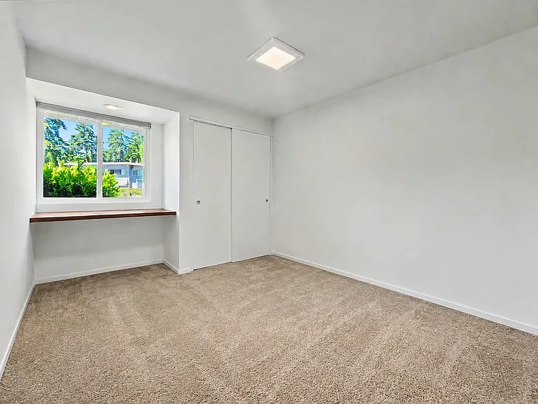 16815 NE 6th Pl — Photo 20