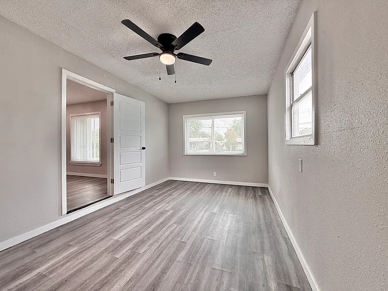 4535 Lark — Photo 26