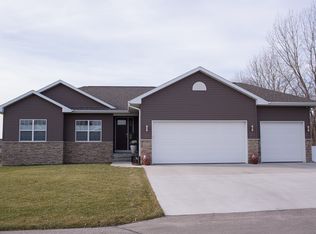 5915 Summerland Dr, Waterloo, IA 50701