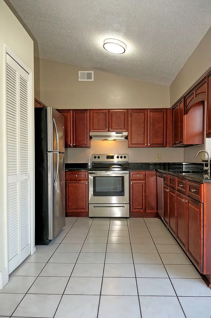 Home for rent in Raintree, Available Now, move in ready! — Photo 4