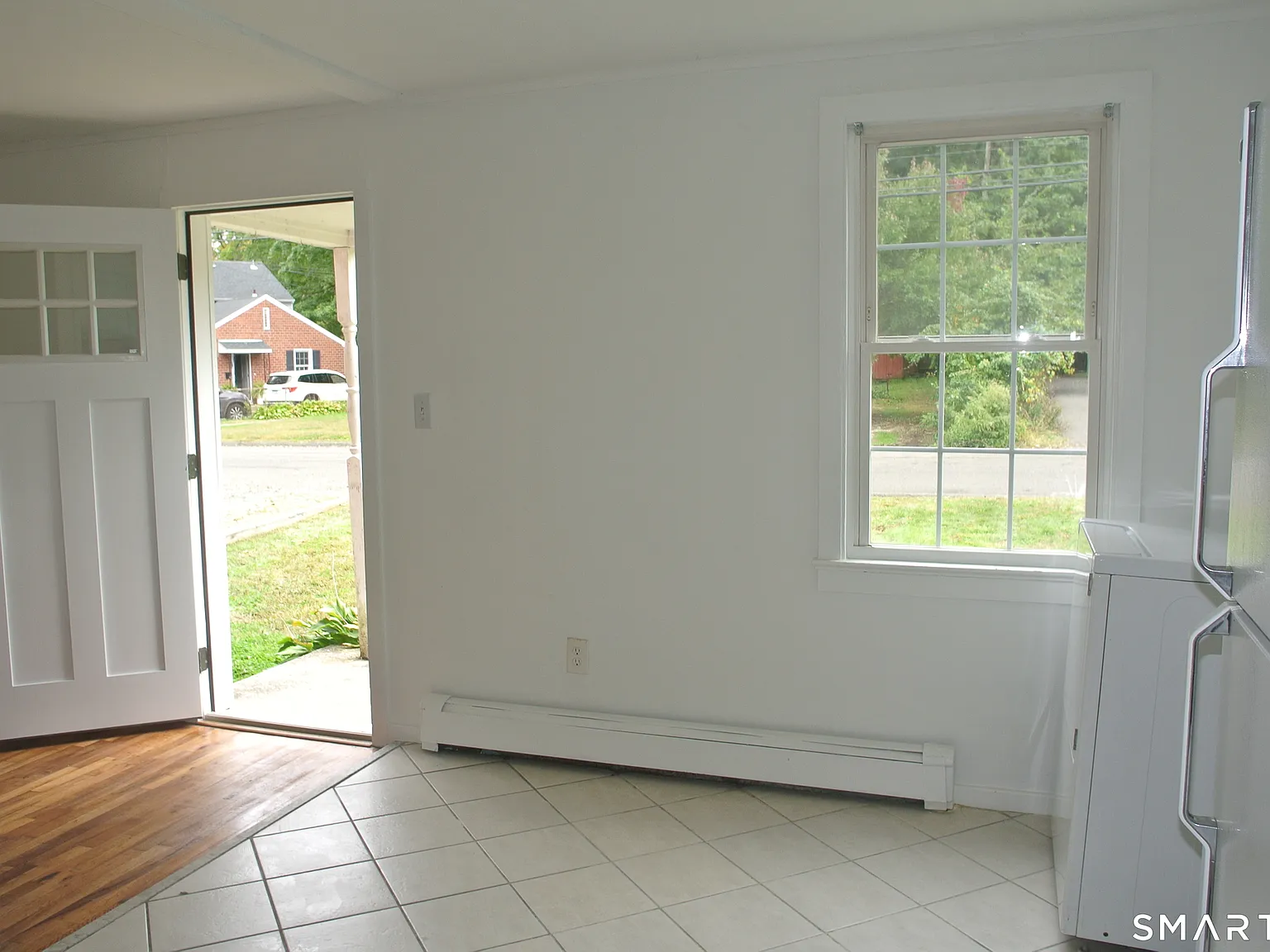 2 bed, 1.0 bath, 806 sqft, $2,400 — Photo 2