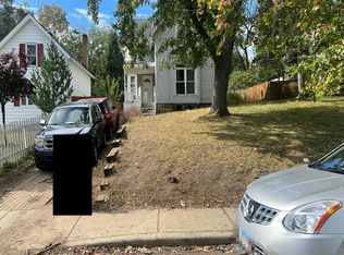 36 S Union St, Elgin, IL 60123