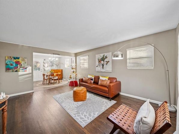 726 S Ridgeview Rd, Olathe, KS 66061