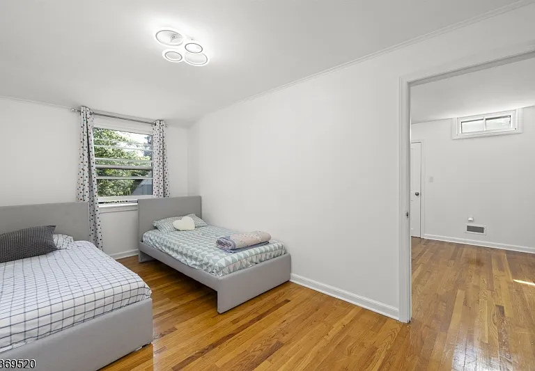 400 Hobart Ave — Photo 16