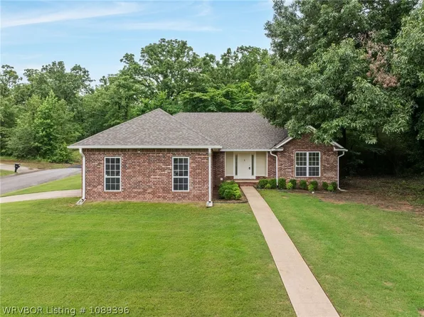 1427 Christopher Dr, Lavaca, AR 72941