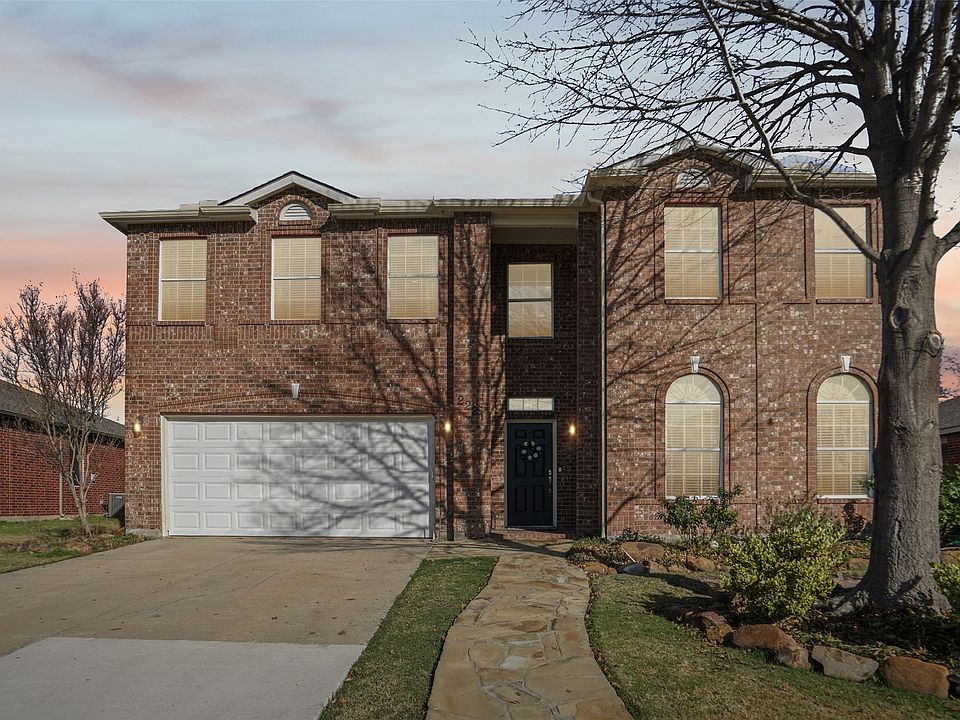 1st image of 2221 Hickory Dr