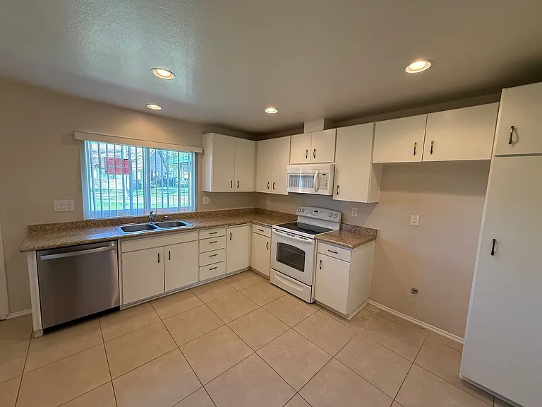 23115 Village 23 — Photo 8