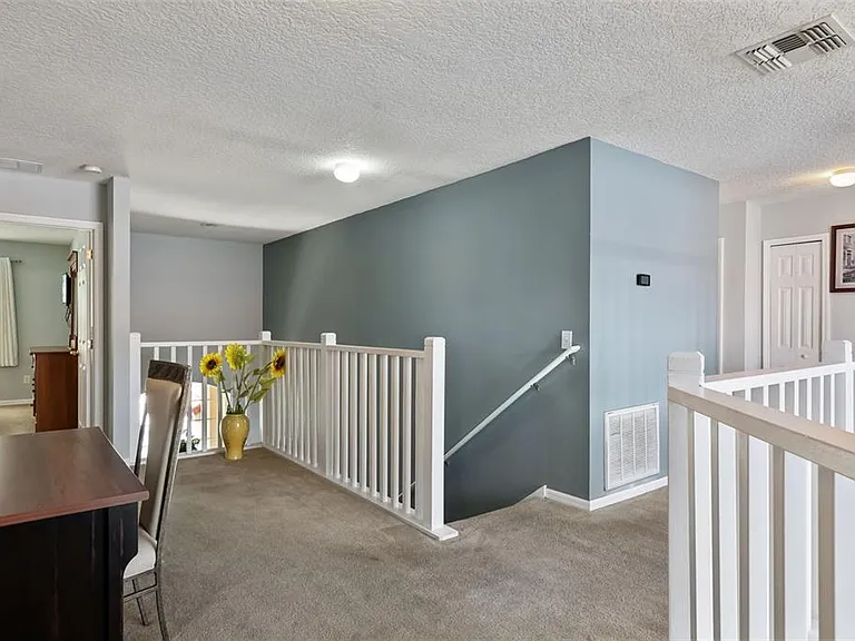 143 Cordova Ave — Photo 19