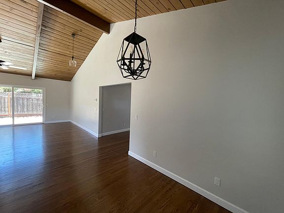 4th image of 1159 Greenbriar Ave