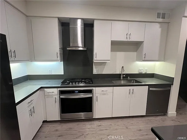 1402 N Nolita — Photo 9