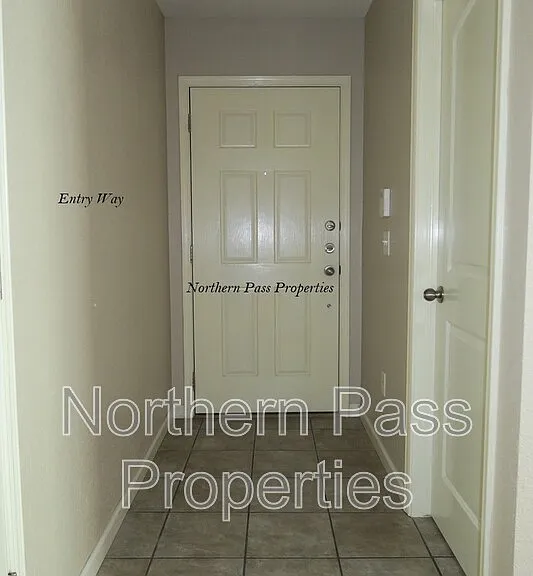 3233 Bell Point Dr — Photo 2
