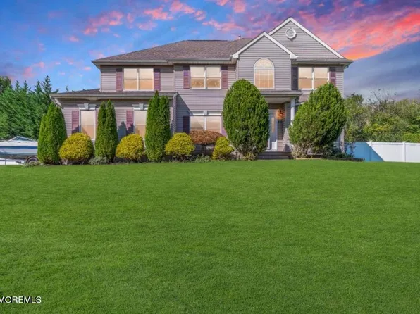 40 Outlook Lane, Freehold, NJ 07728