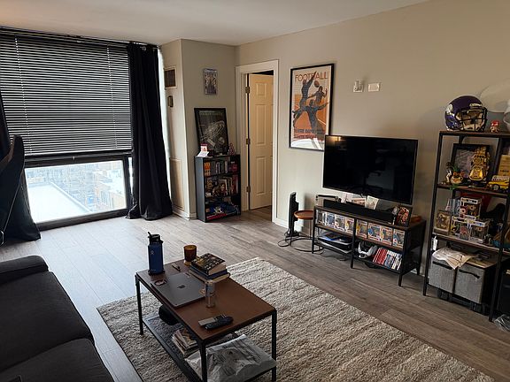 4th image of 4343 N Clarendon Ave APT 809