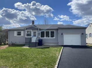 271 Valley Rd, Clark, NJ 07066