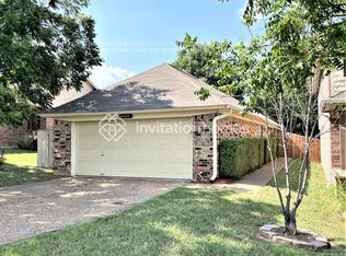10224 Holly Grove Dr, Fort Worth, TX 76108