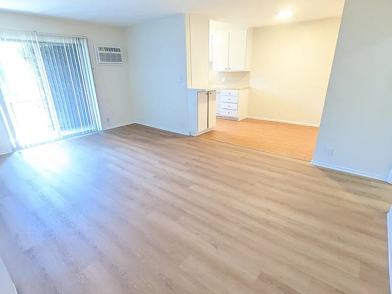 648 N Hayworth Ave — Photo 12