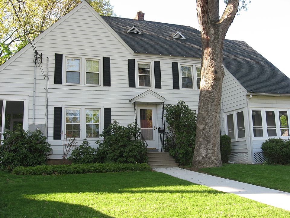 2nd image of 134 Whitman Ave