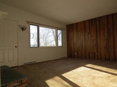 2nd image of 613 Skyline Dr NE