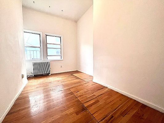 4th image of 523 Graham Ave APT 3R
