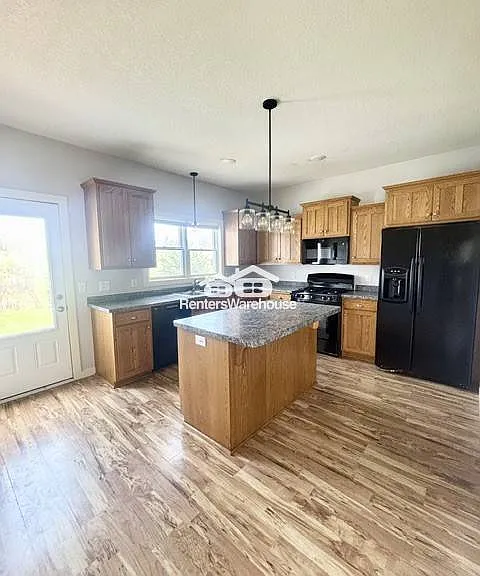3317 Old Stone Way NE — Photo 8