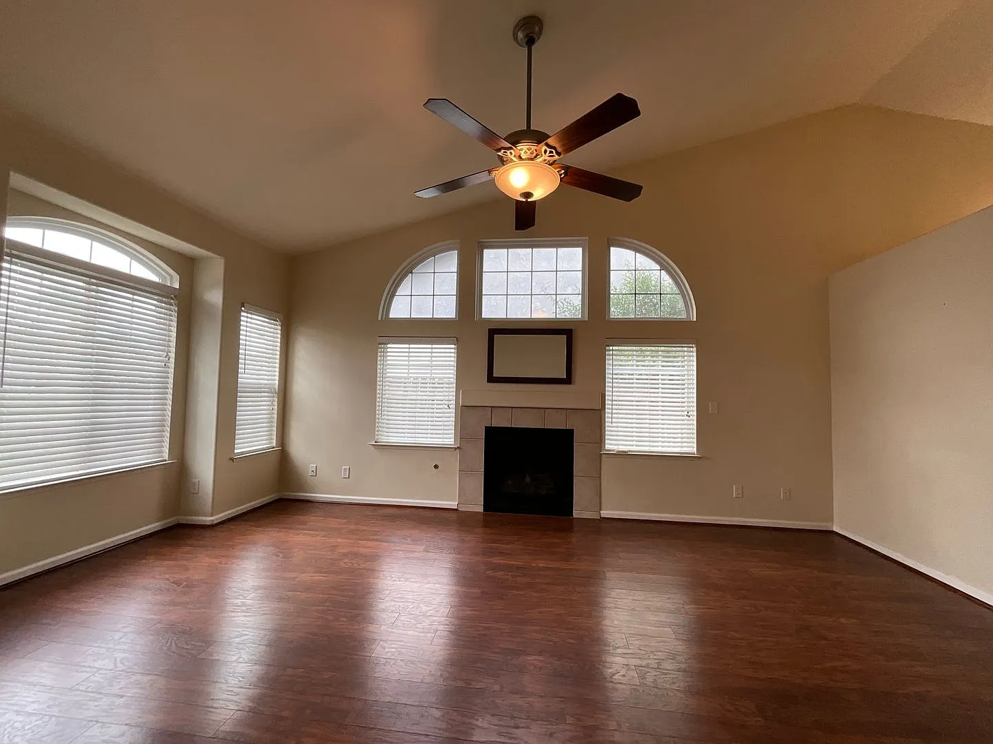 Lovely 3 bedroom 2 bath home in Northeast Fresno.. — Photo 4