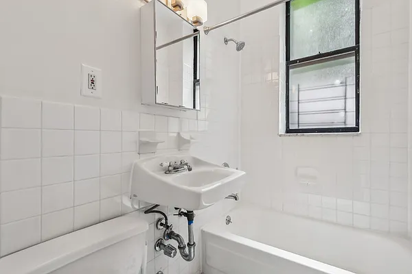 Rented by Cooper & Cooper Real Estate | media 10