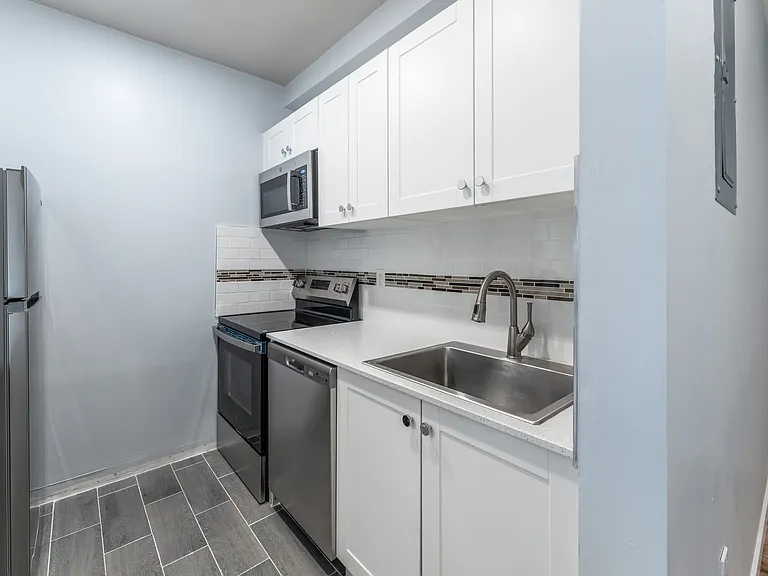 44 Sherman Ave #4B — Photo 7