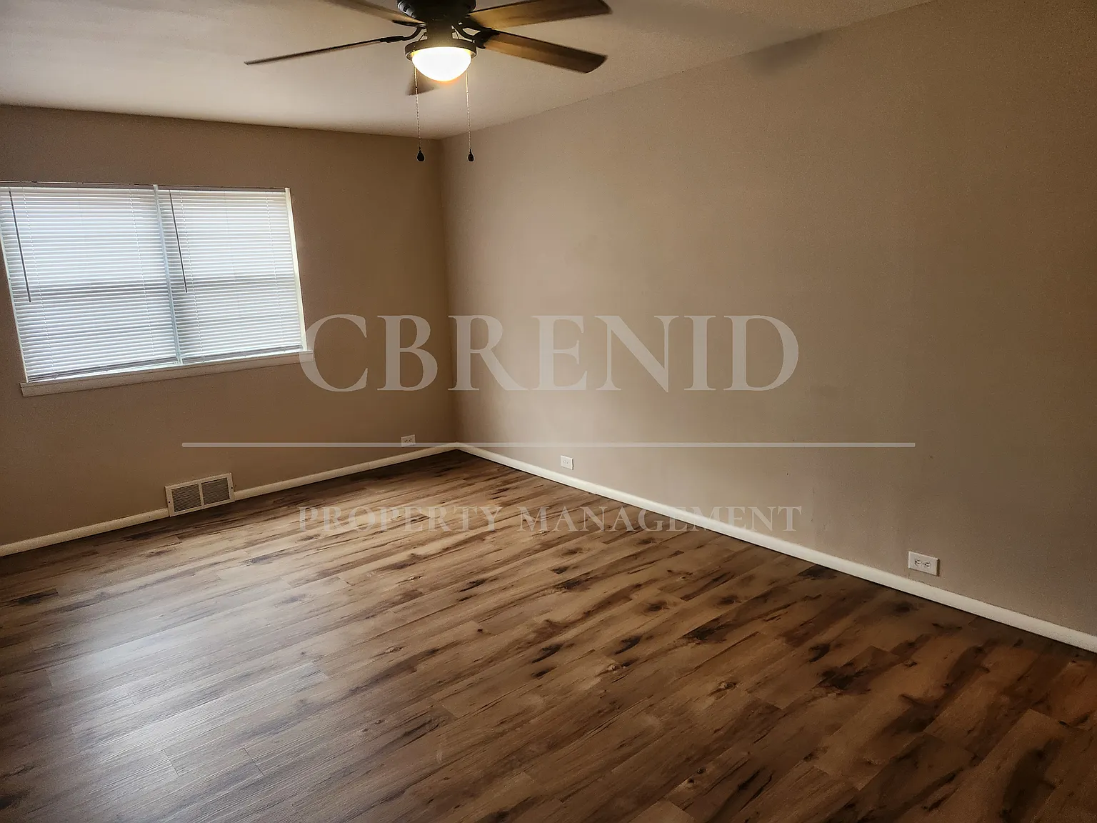 3 bed, 1.5 bath, 1435 sqft, $1,350 — Photo 2