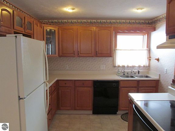 3rd image of 298 S Lake Mitchell Dr