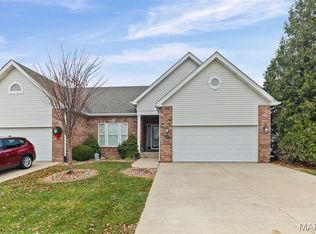 6807 Kensington Dr, Maryville, IL 62062