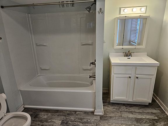 4th image of 1510 Olive St
