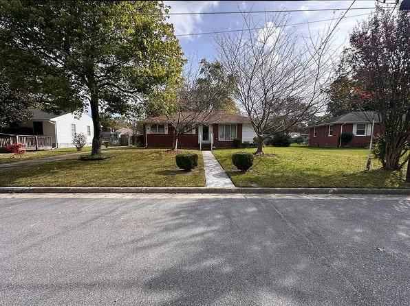 205 Wedgewood Dr, Newport News, VA 23601