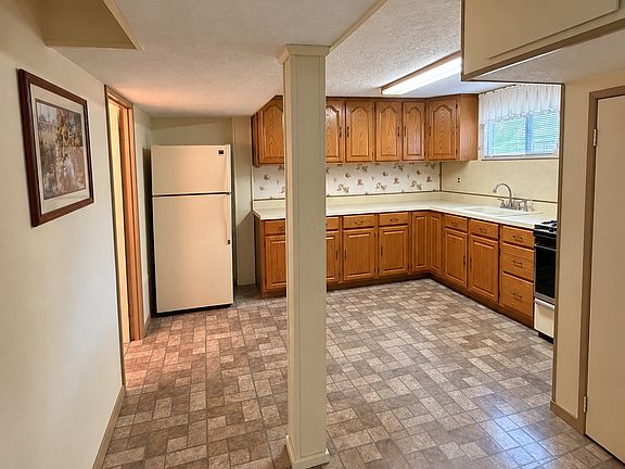 5th image of 25 Deville Dr #1