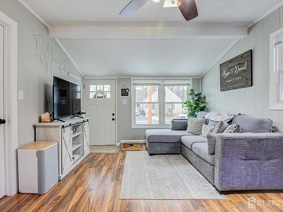 5th image of 54 Red Bank Rd