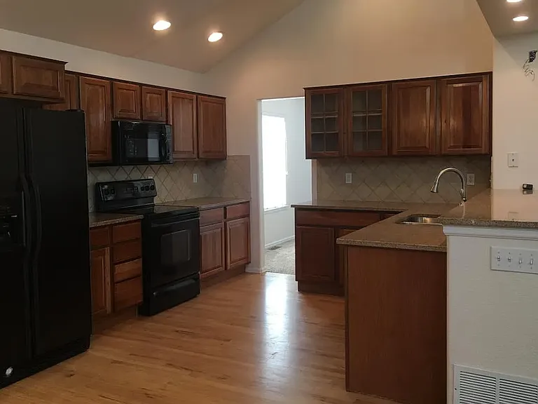 1619 Mountain Dr — Photo 10