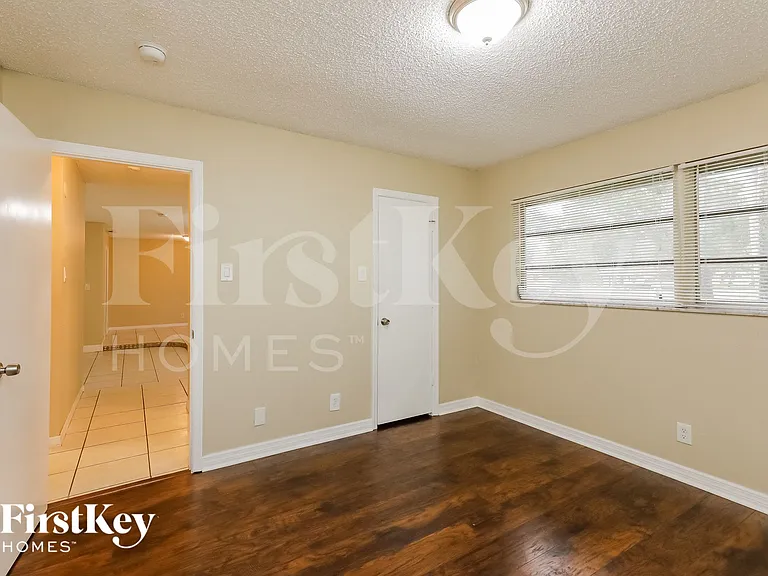 1261 NW 75th Ter — Photo 13