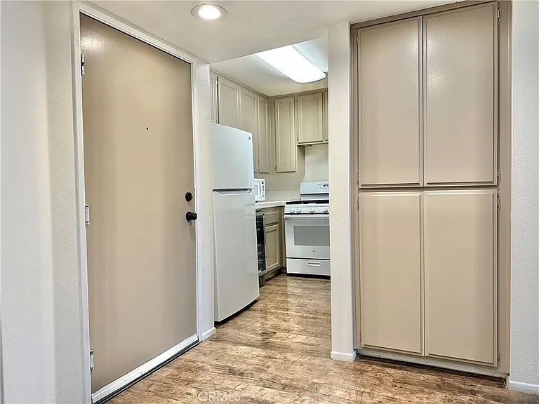 1441 Brett Pl #249 — Photo 4