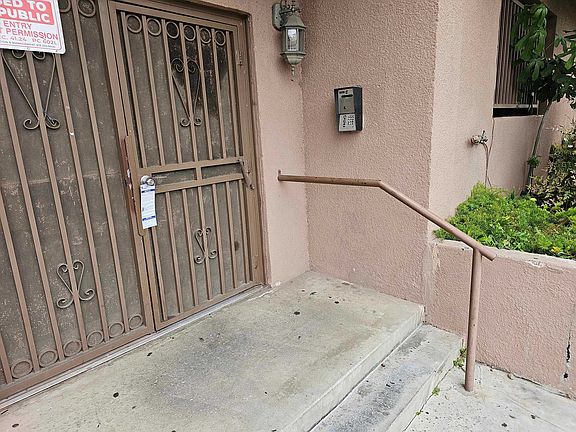 4th image of 11469 Collins St #204