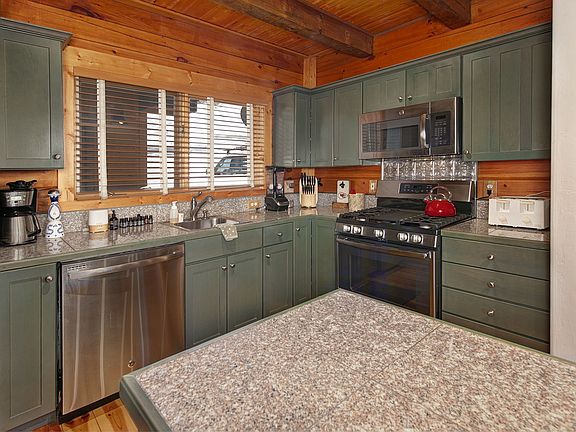 3rd image of 410 Quandary View Dr
