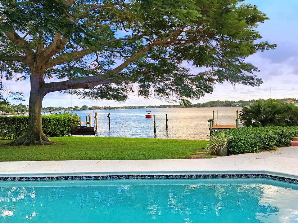 1st image of 315 River Dr