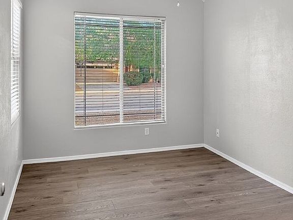 4th image of 1451 E Clark Dr