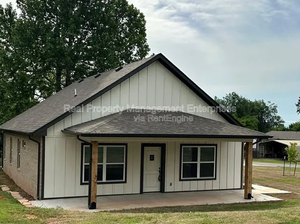 104 N Harrison Ave, Blanchard, OK 73010