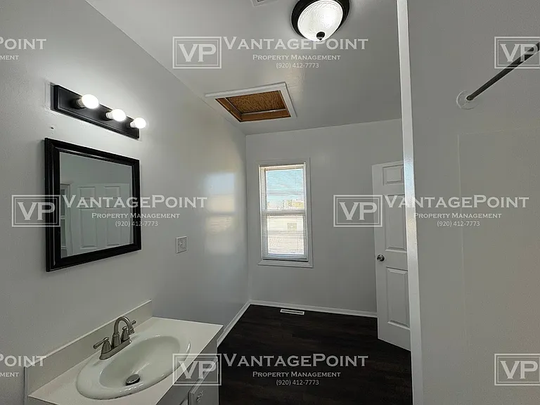 213 E Green Bay St #B — Photo 13