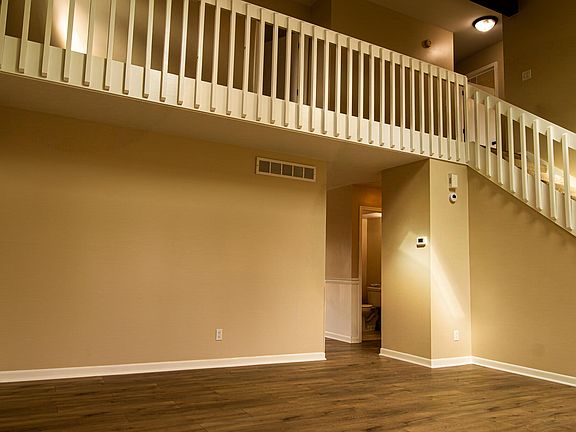 3rd image of 1900 Loganberry Ln