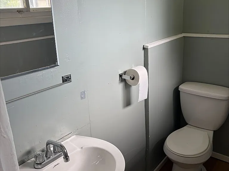 813 Chatham Dr — Photo 4