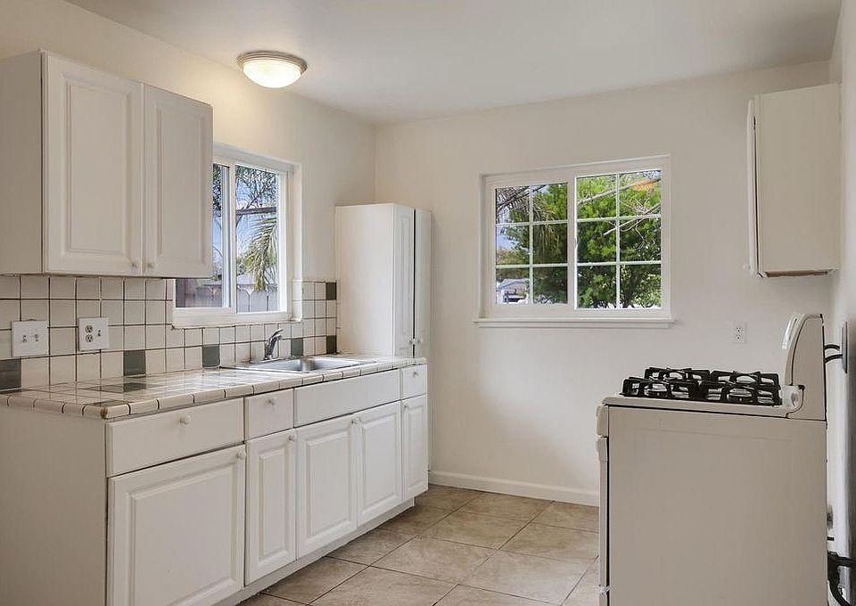 1st image of 710 Banff St #710