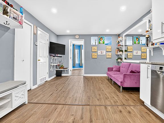 5th image of 502 Livingston Ct #502