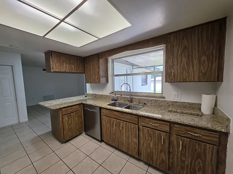 618 Banderas Ave — Photo 9