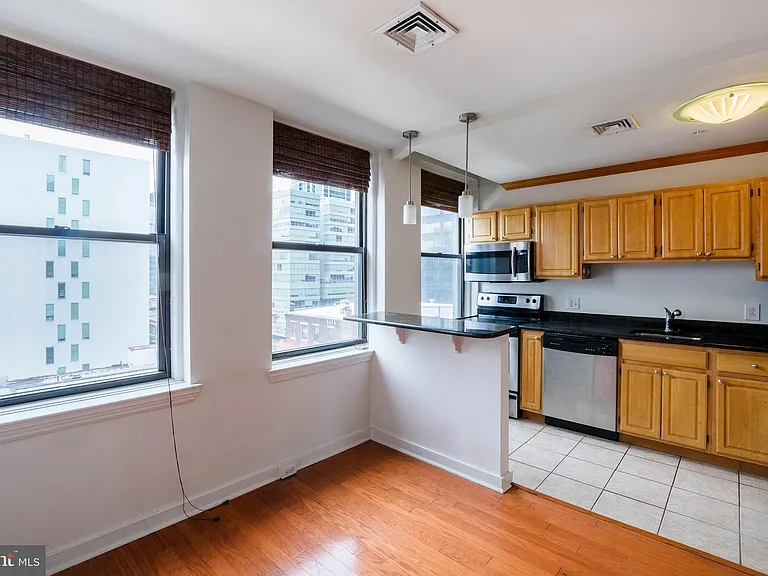 1939 Chestnut St #6B — Photo 2